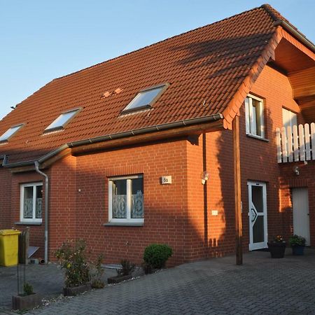 Gaeste-Und Ferienwohnung Magdeburg Alt-Olvenstedt, Zwei Schlafzimmer, Treppenlift, Ruhige Lage, Naehe Klinikum Und Abfahrten A 2 Und A 14 Exterior foto
