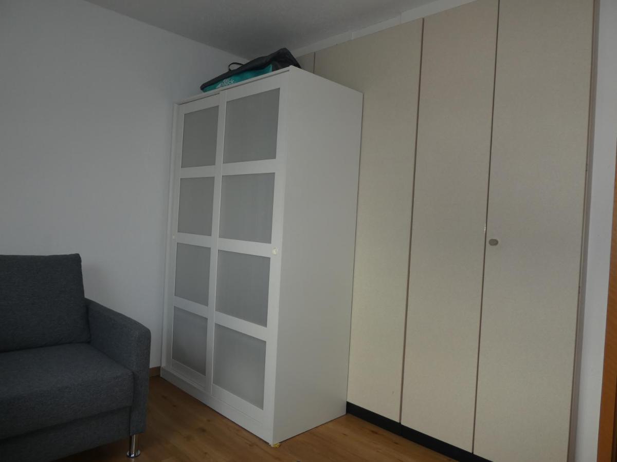 Gaeste-Und Ferienwohnung Magdeburg Alt-Olvenstedt, Zwei Schlafzimmer, Treppenlift, Ruhige Lage, Naehe Klinikum Und Abfahrten A 2 Und A 14 Exterior foto