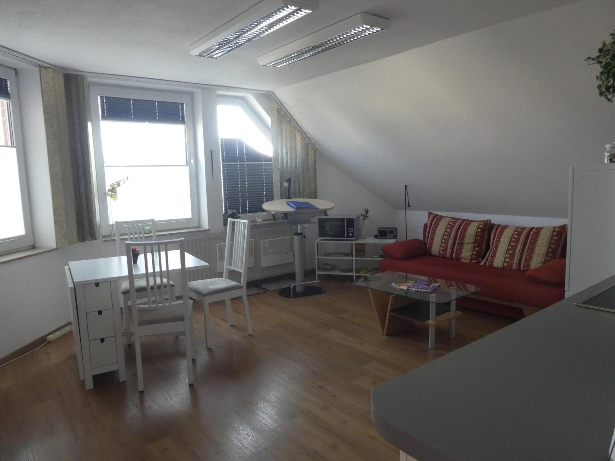 Gaeste-Und Ferienwohnung Magdeburg Alt-Olvenstedt, Zwei Schlafzimmer, Treppenlift, Ruhige Lage, Naehe Klinikum Und Abfahrten A 2 Und A 14 Exterior foto