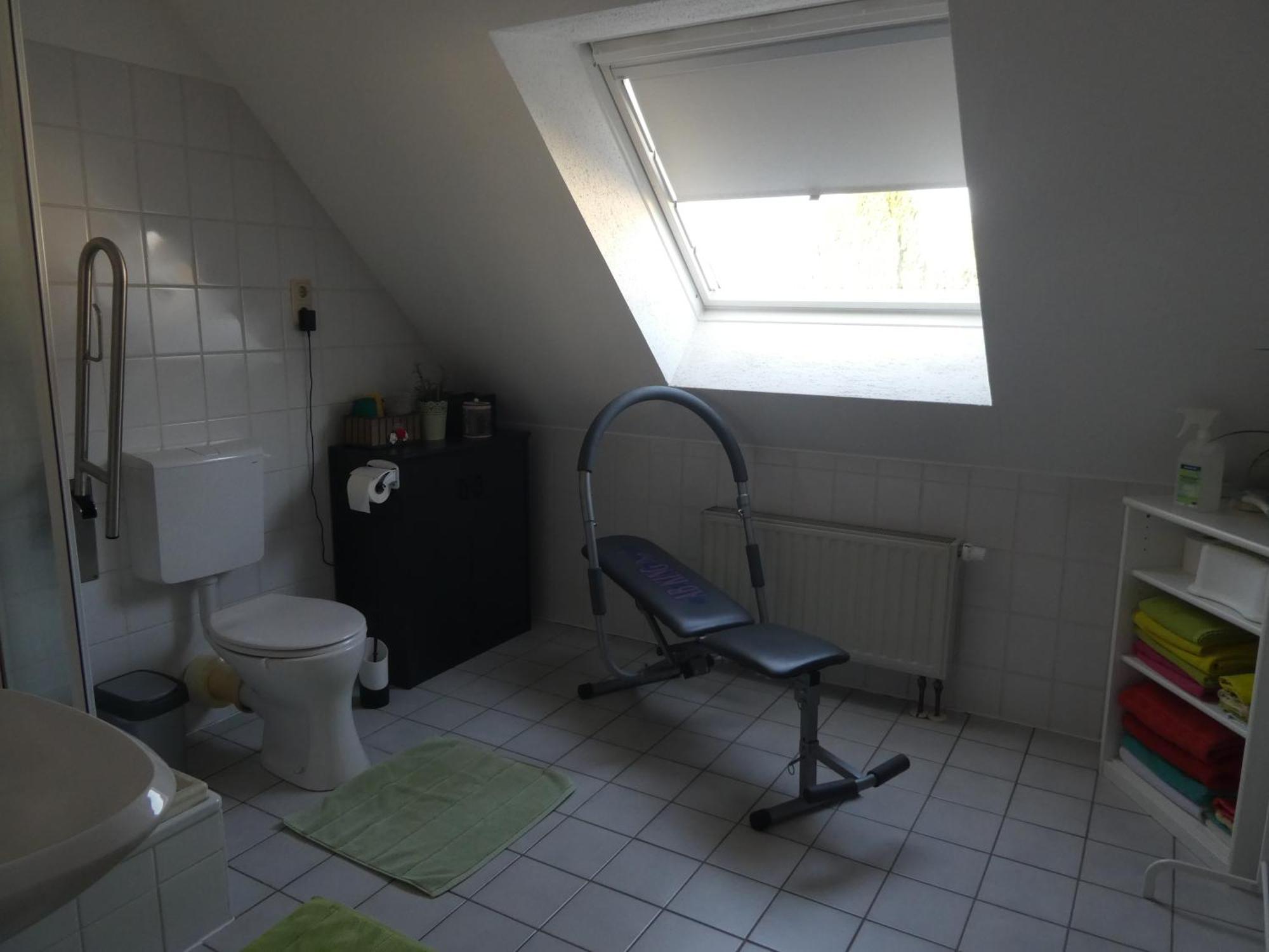 Gaeste-Und Ferienwohnung Magdeburg Alt-Olvenstedt, Zwei Schlafzimmer, Treppenlift, Ruhige Lage, Naehe Klinikum Und Abfahrten A 2 Und A 14 Exterior foto