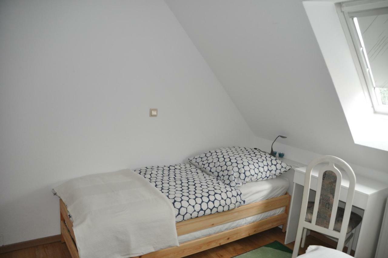 Gaeste-Und Ferienwohnung Magdeburg Alt-Olvenstedt, Zwei Schlafzimmer, Treppenlift, Ruhige Lage, Naehe Klinikum Und Abfahrten A 2 Und A 14 Exterior foto